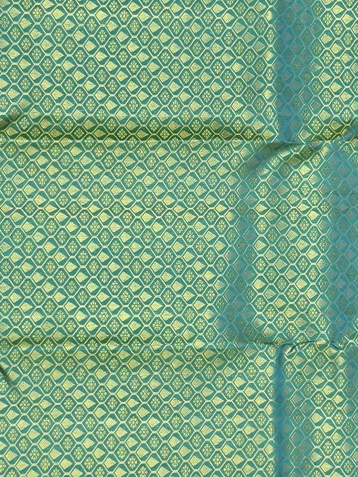 Handloom Rama Green Silk Saree — view 6