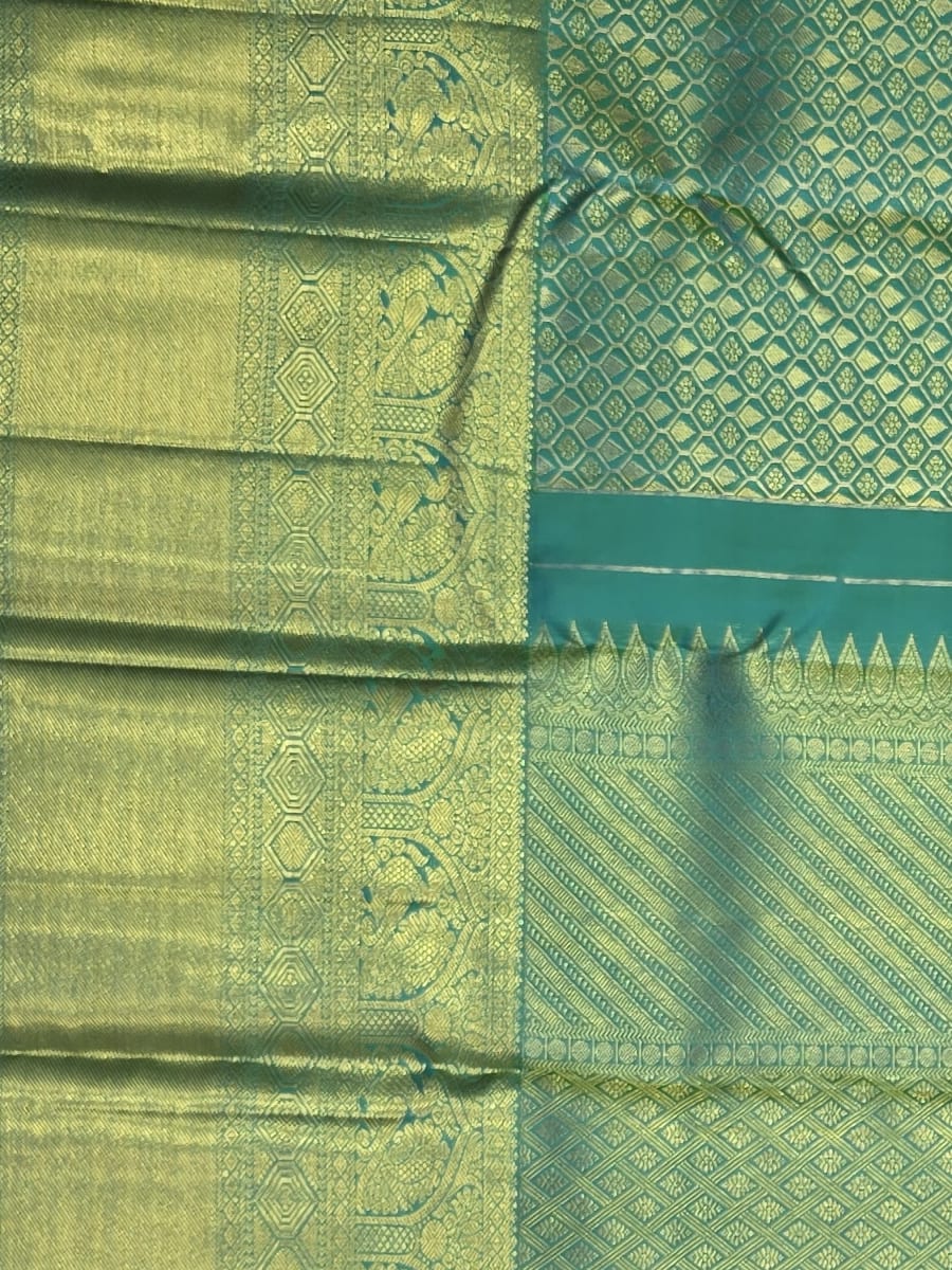 Handloom Rama Green Silk Saree — view 5