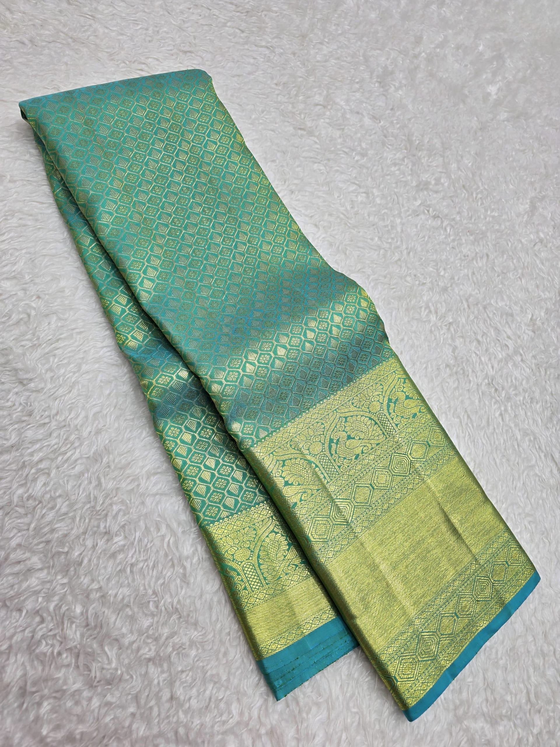 Handloom Rama Green Silk Saree — view 2