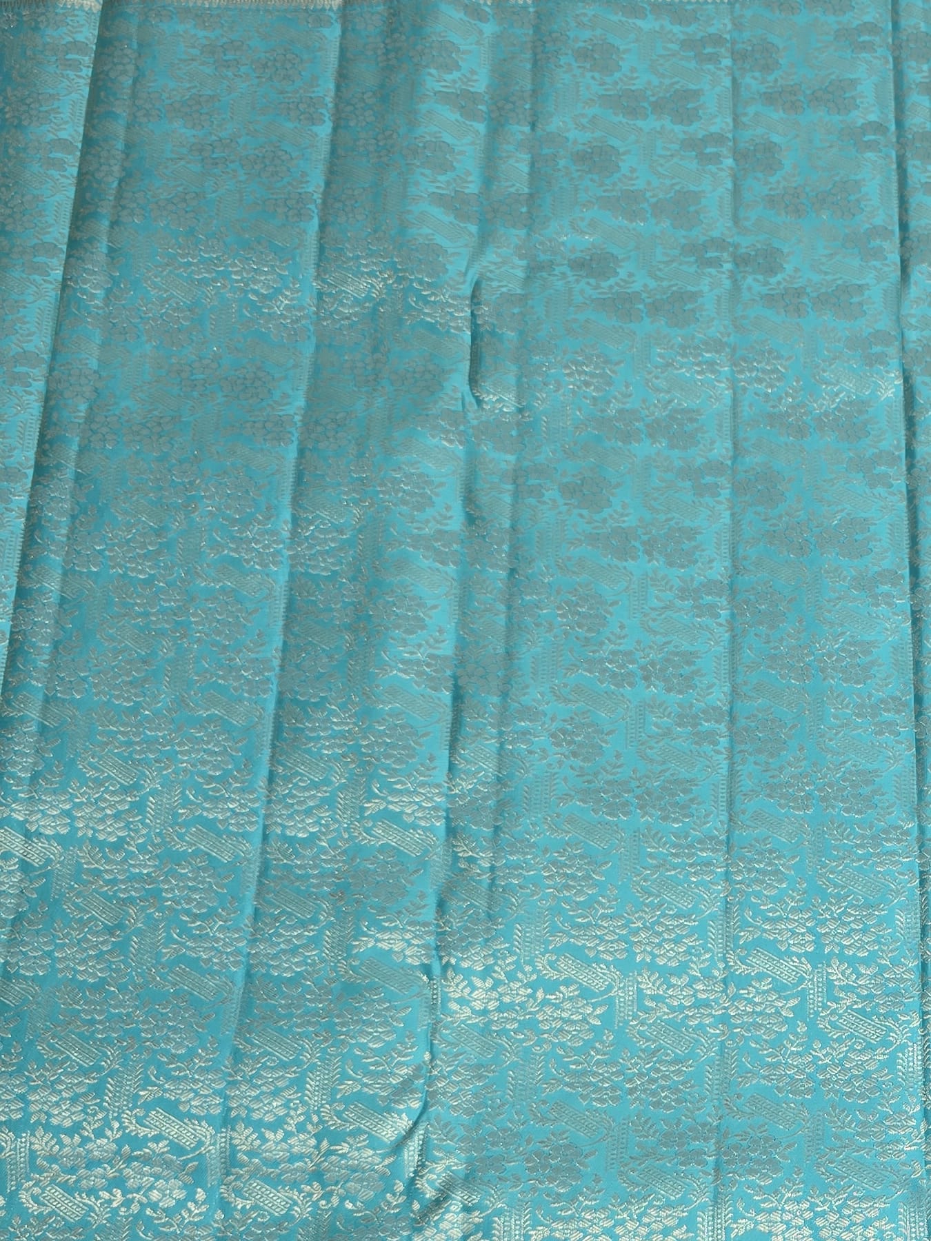 Handloom Rama Green Silk Saree — view 5
