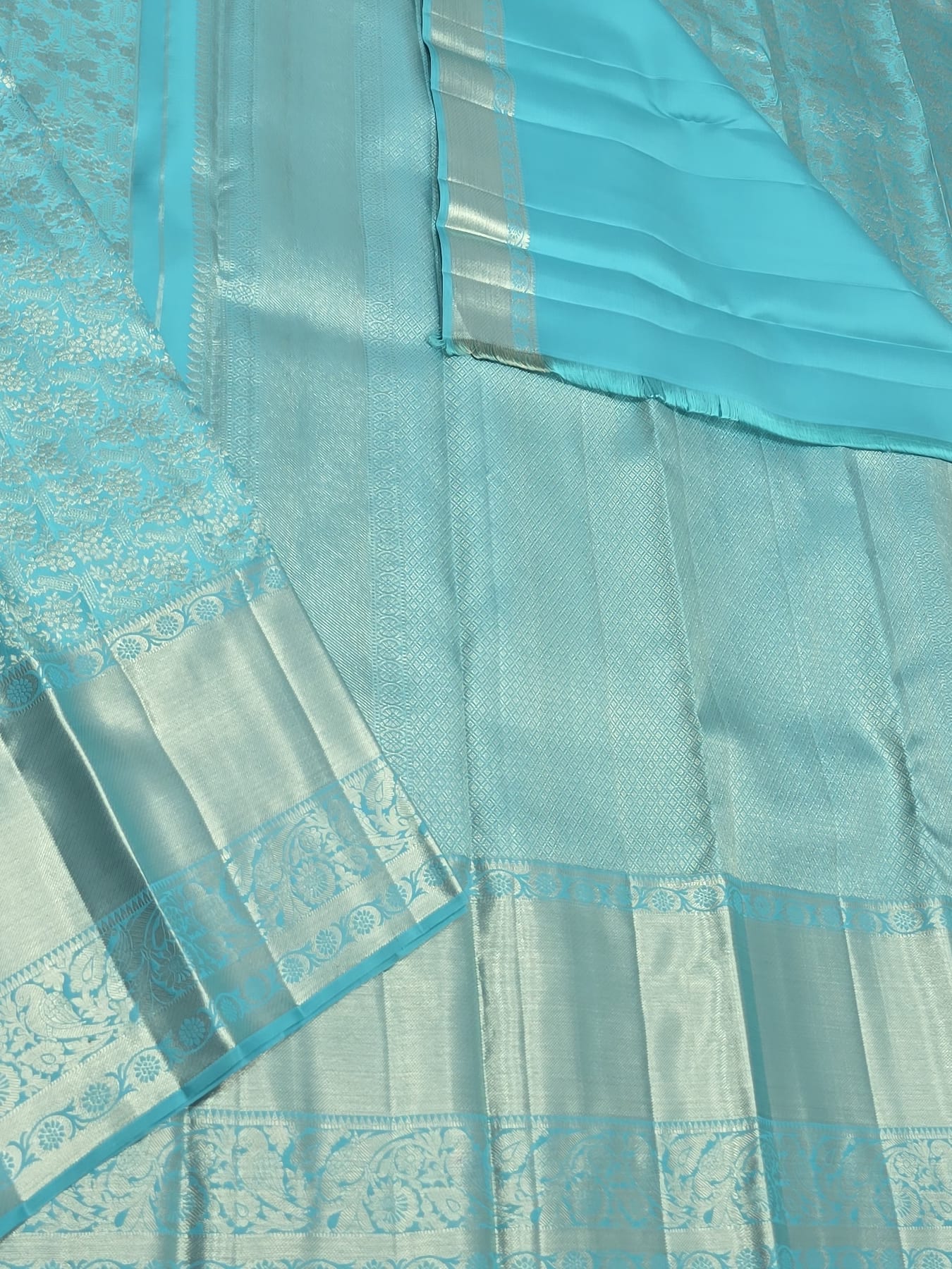 Handloom Rama Green Silk Saree — view 3