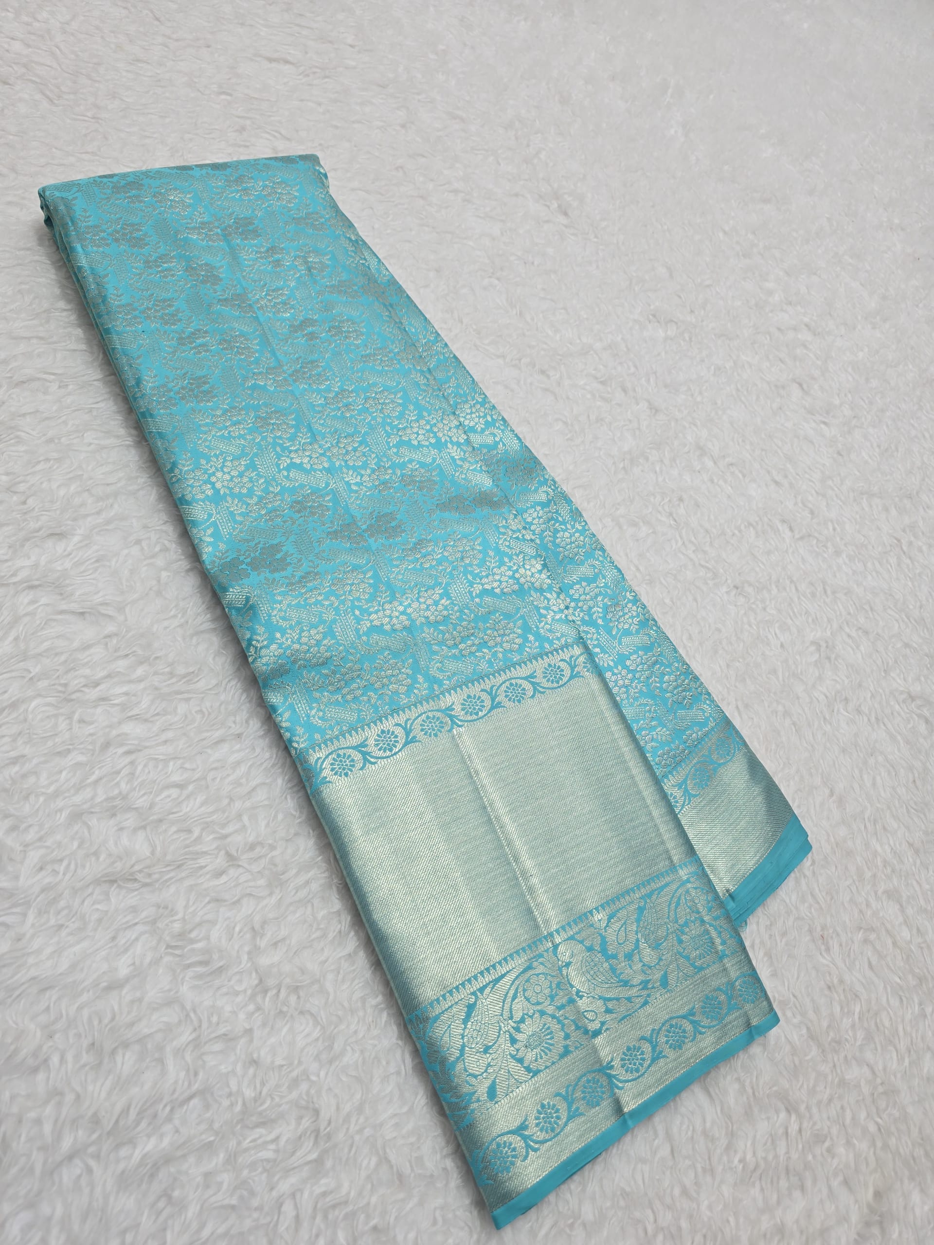 Handloom Rama Green Silk Saree — view 2