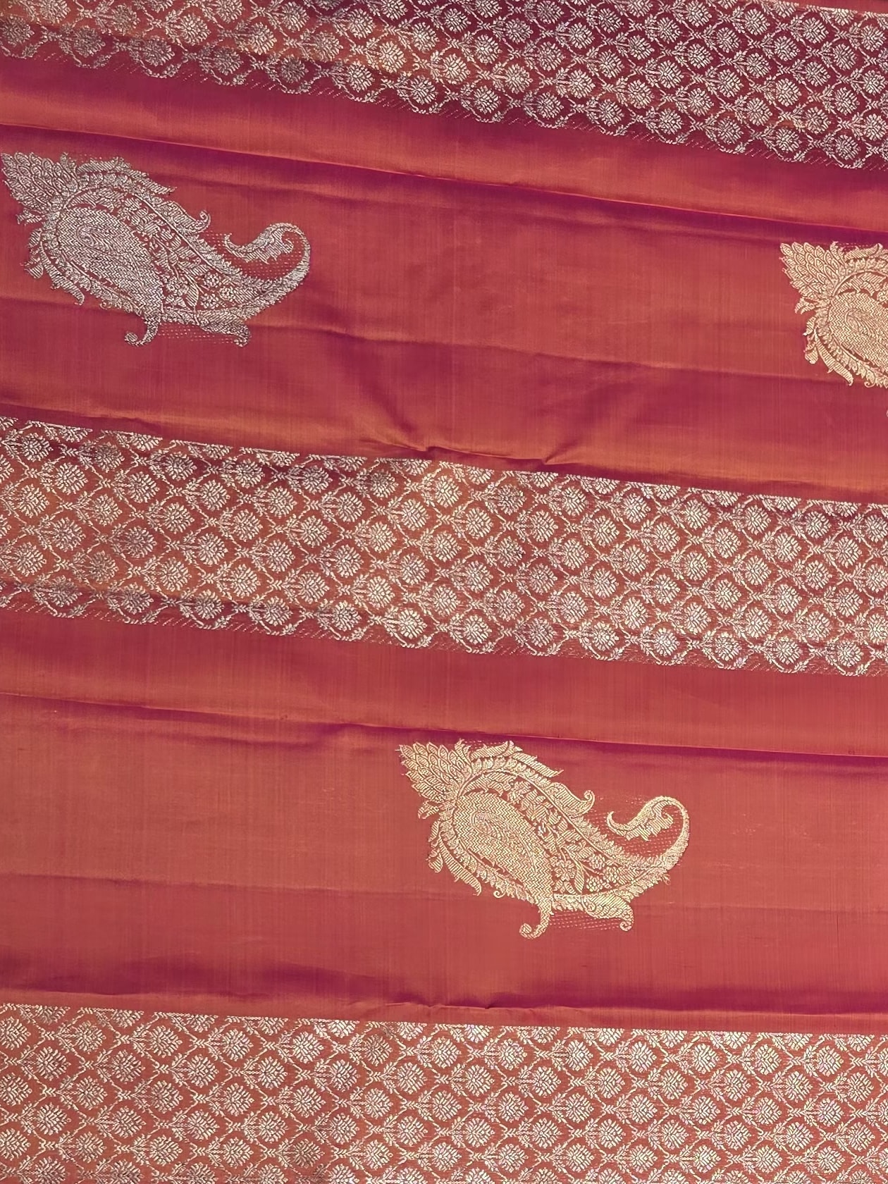 Handloom Rust Orange Dual Colour Silk Saree — view 3