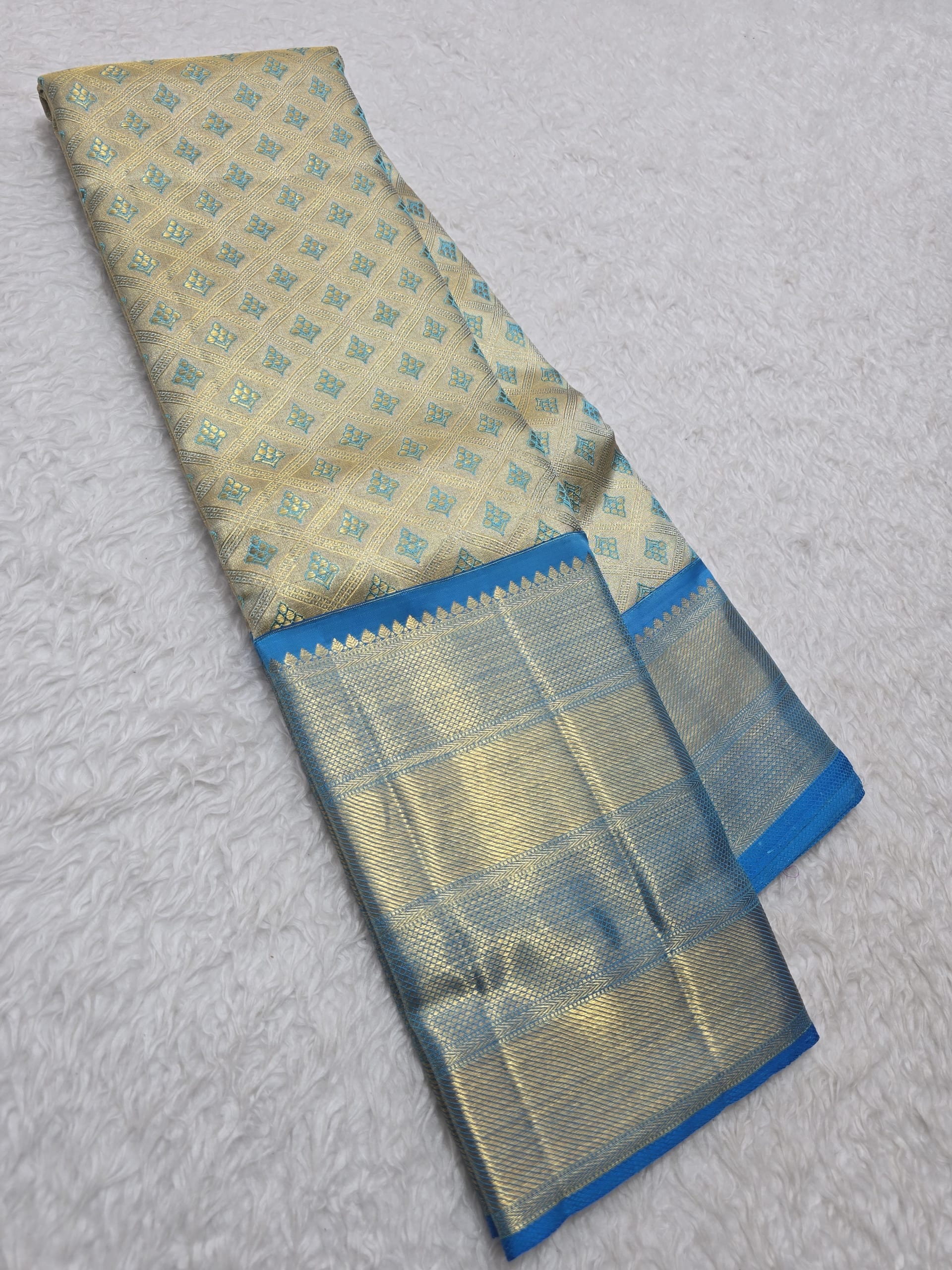 Handloom Sky Blue And Silver Silk Saree — view 2