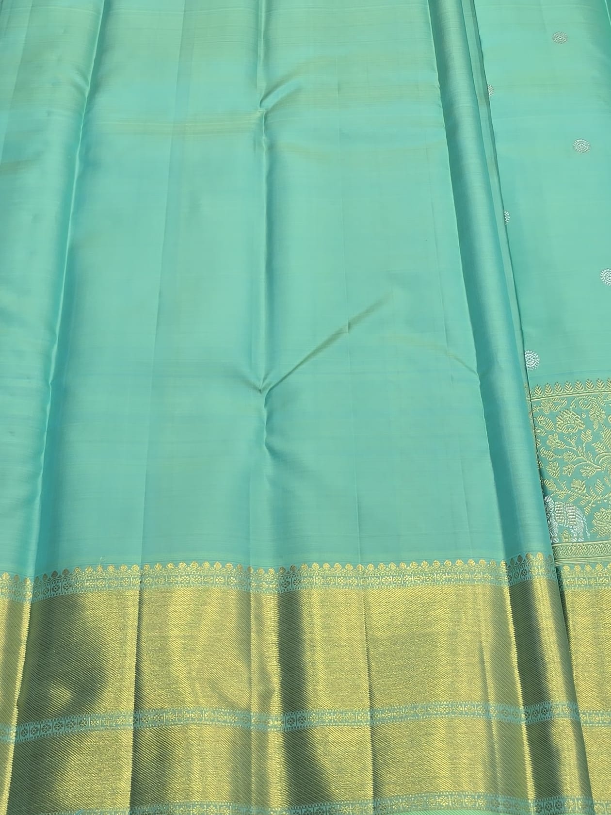Handloom Rama Green Silk Saree — view 5