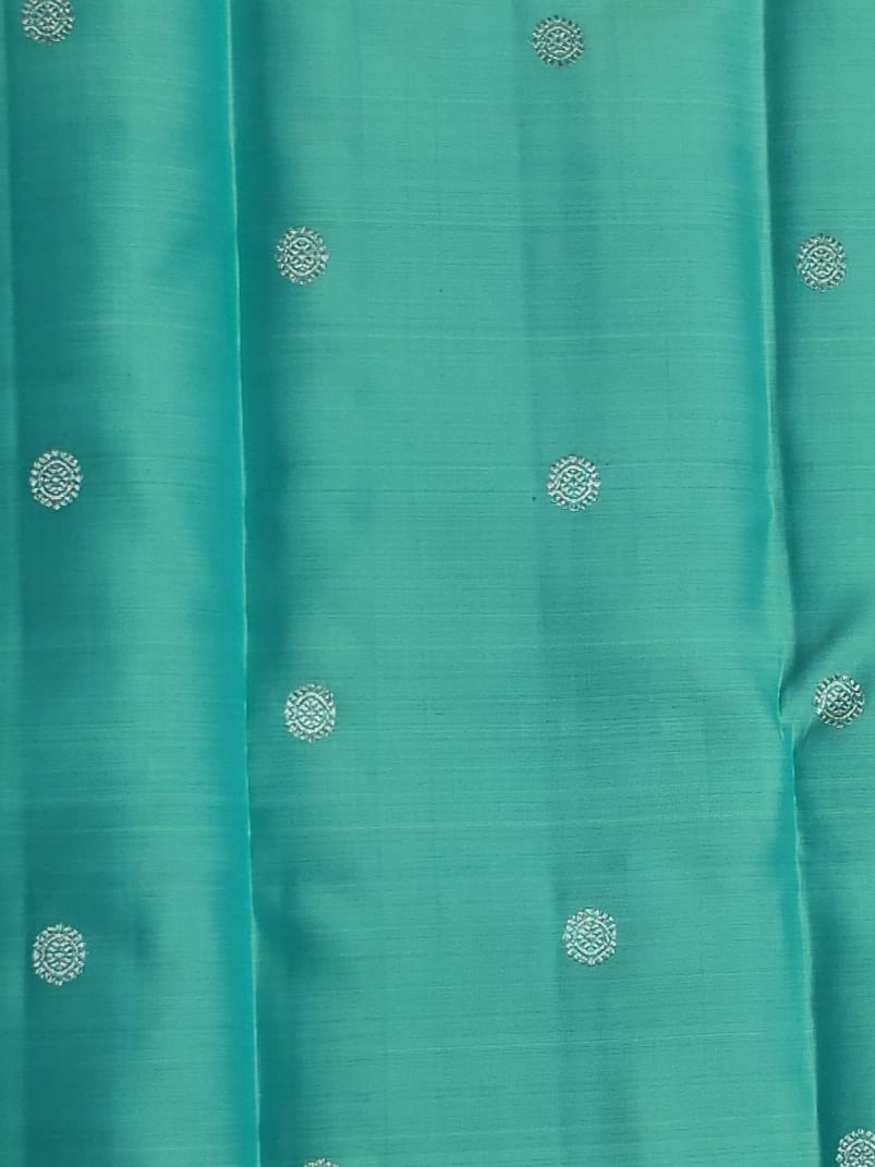 Handloom Rama Green Silk Saree — view 6