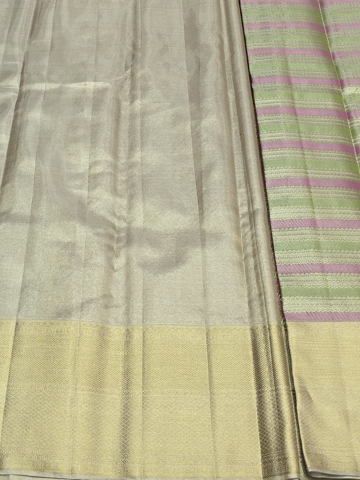 Handloom Green And Pink Silk Saree — view 5